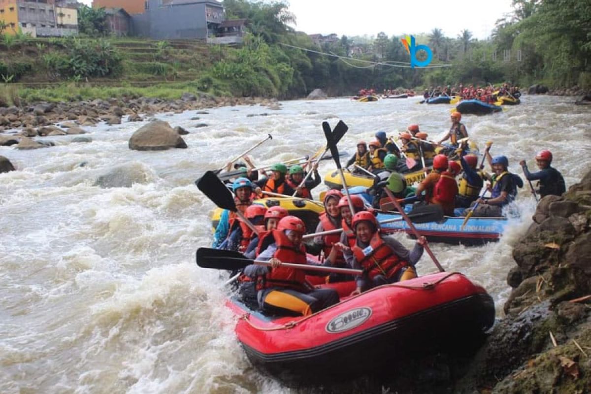 Ilustrasi Kegiatan Rafting Di Sungai Ciwulan