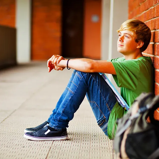 Ilustrasi Remaja Pria Dengan Harga Diri Yang Rendah