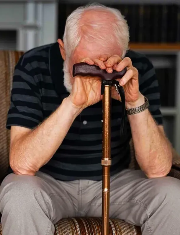 Ilustrasi Lansia Yang Kesepian