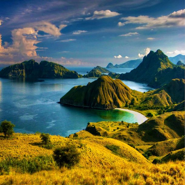 Ilustrasi Keindahan Alam Indonesia Timur