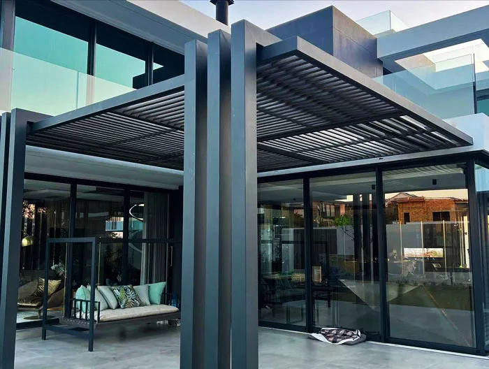 pergola baja terpasang di teras