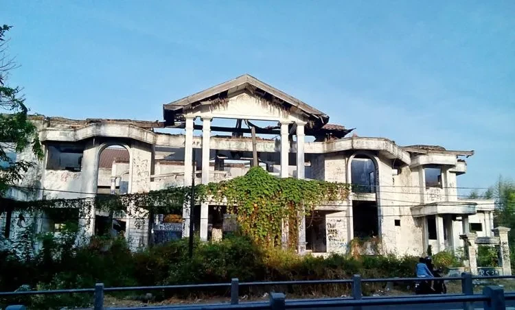 05 rumah hantu darmo