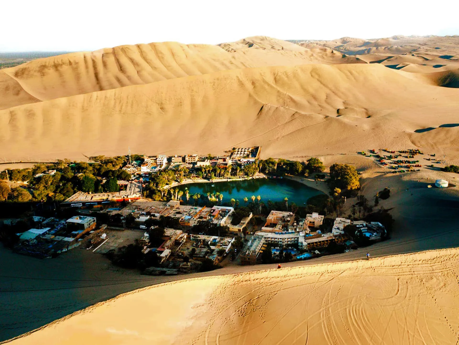 02 huacachina peru oasis desert