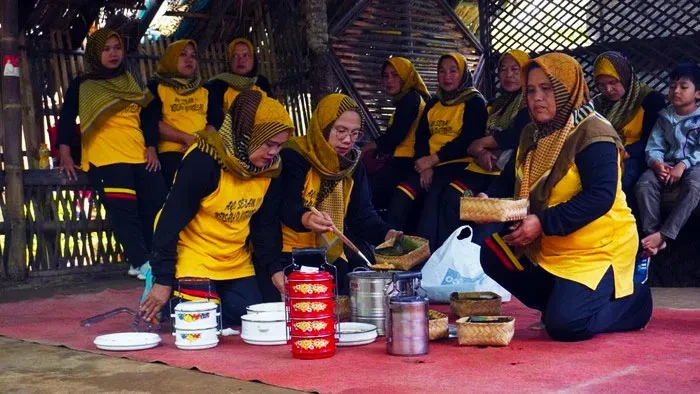 04 tradisi Nganteuran