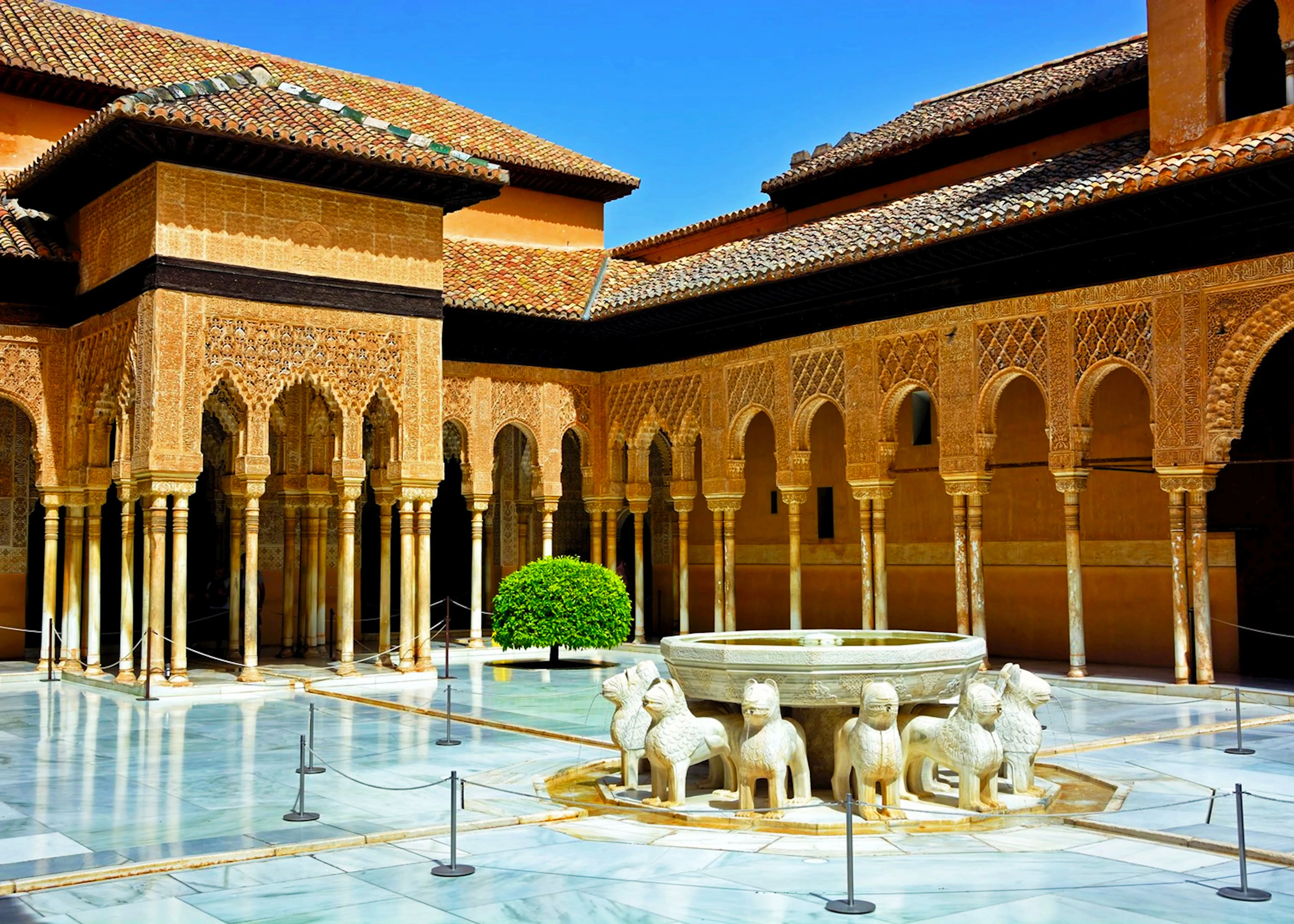 02 patio de los leones alhambra granada