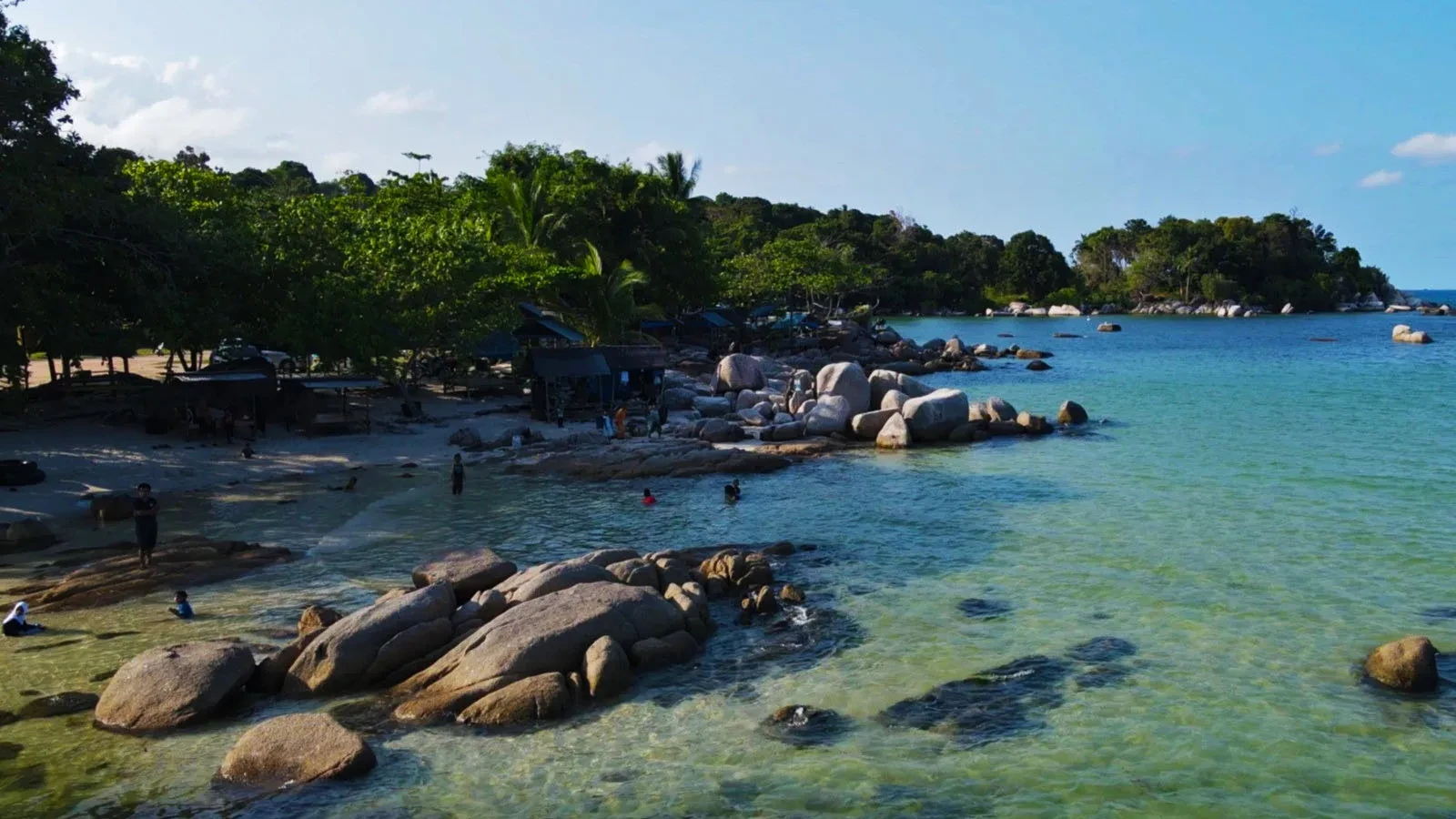 04 pantai trikora bintan destinasi favorit libur lebaran
