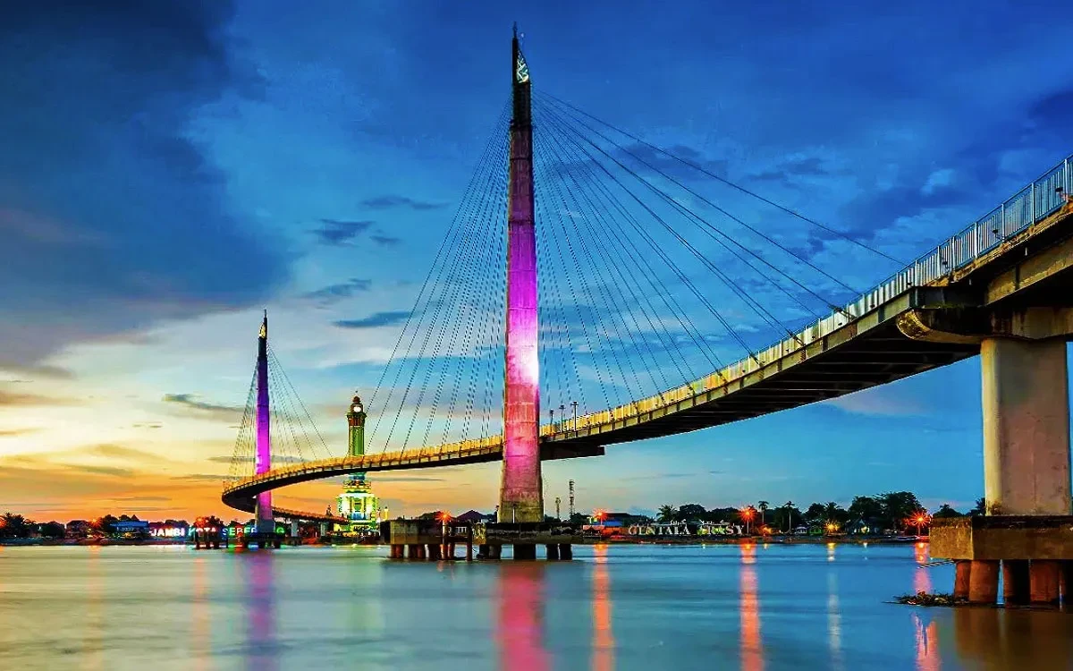 02 Gentala Arasy Bridge sights in Jambi