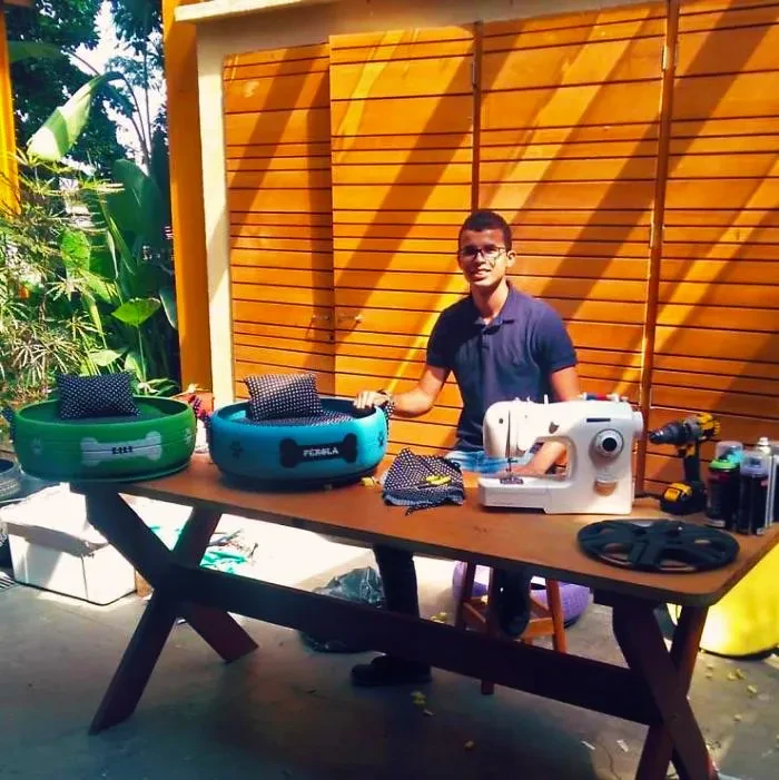 02 Young Brazilian is turning old tires into beds for animals and the environment is grateful 5c5a29241a66f 700