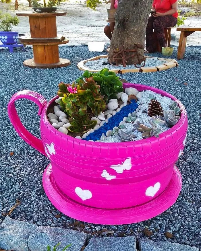 14 Young Brazilian is turning old tires into beds for animals and the environment is grateful 5c5a28cc11b54 700