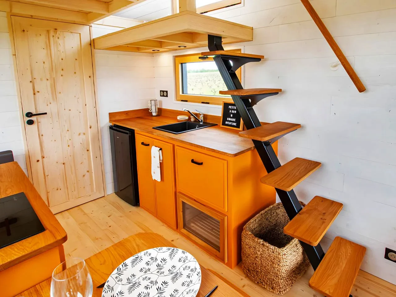 06 avalon tiny home yanko design 07