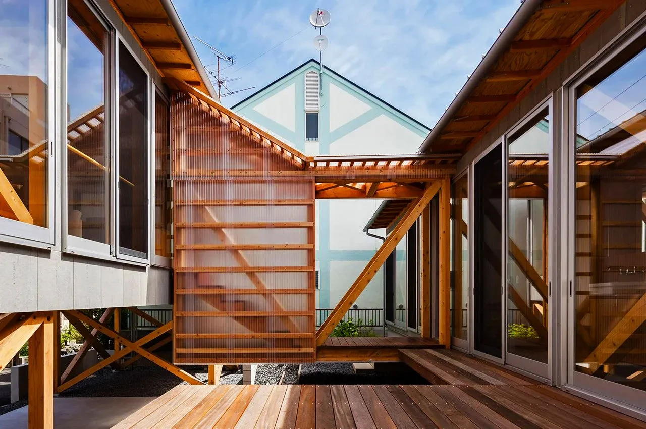 01 house in front yanko design 01