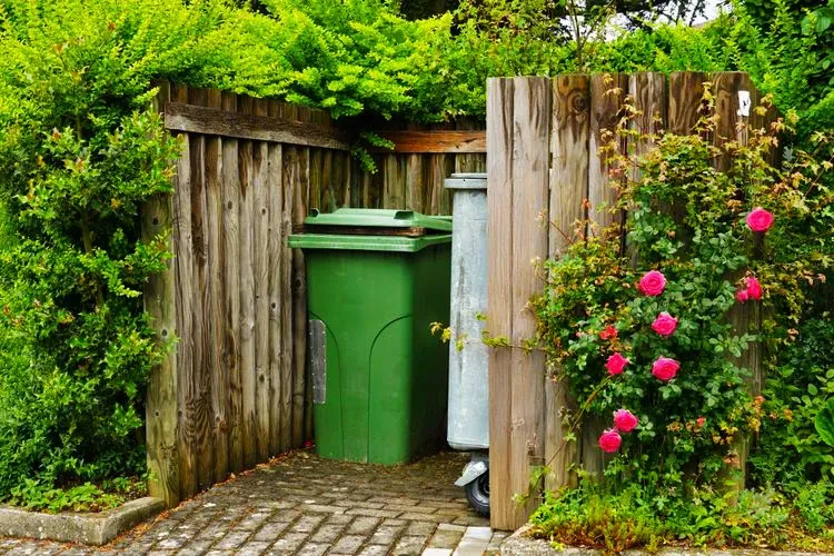 02 garbage bins