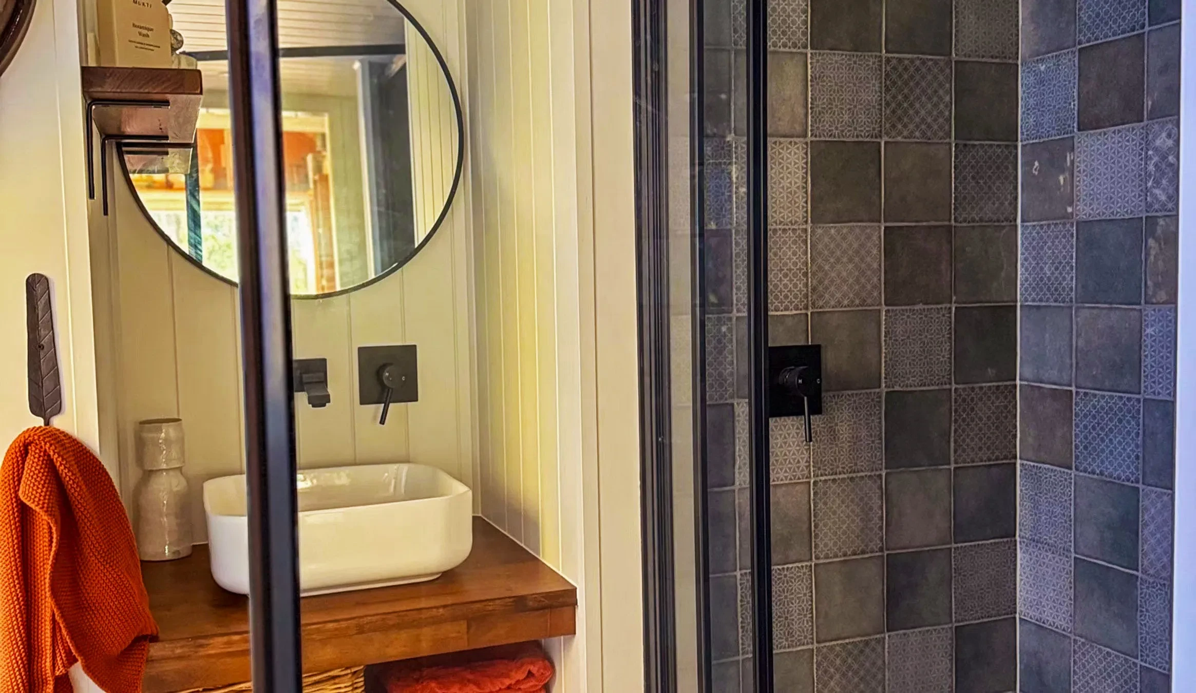 03 the tasmanian little sabi is one of this years most beautiful tiny homes 10