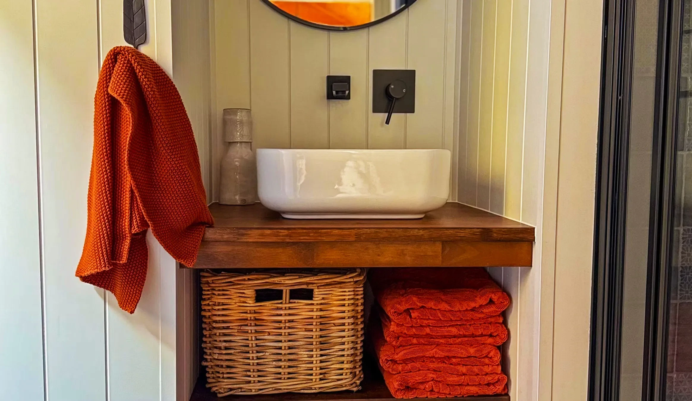 08 the tasmanian little sabi is one of this years most beautiful tiny homes 12