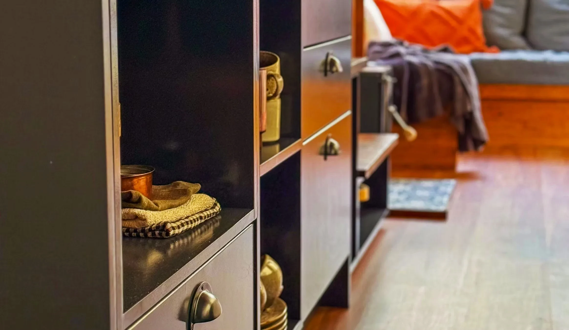 09 the tasmanian little sabi is one of this years most beautiful tiny homes 16