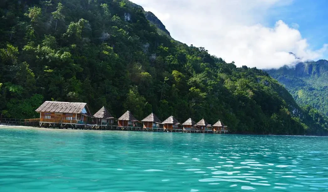 01 Pantai Ora Maluku dari Laut