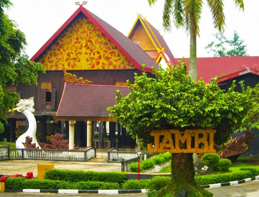09 Rumah Adat Jambi