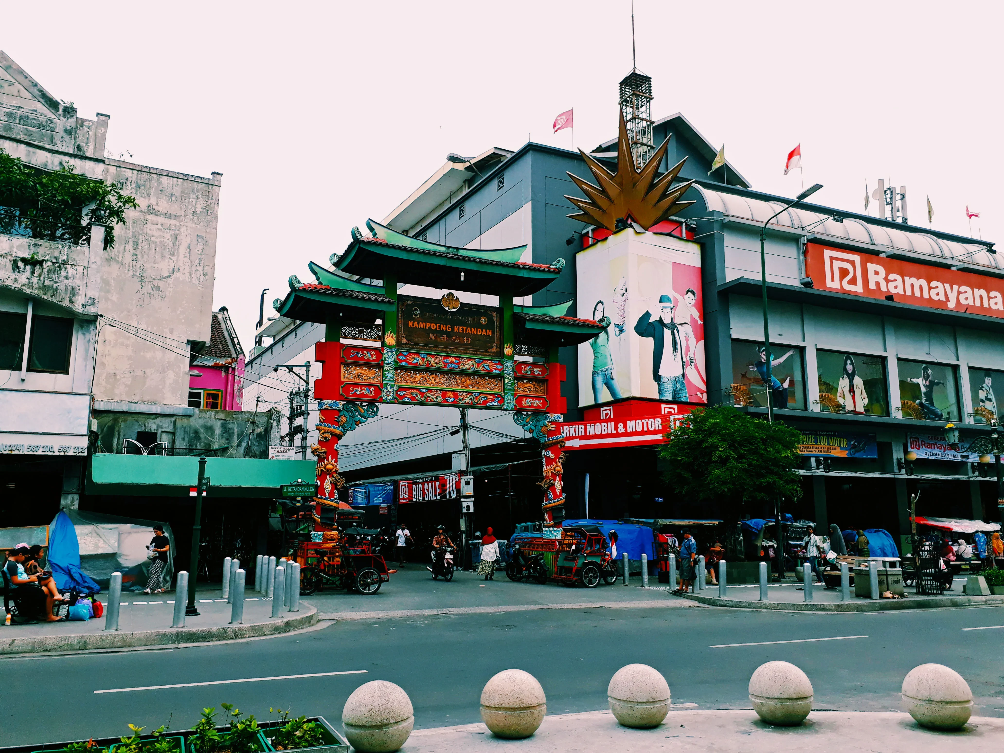 Gapura kawasan Ketandan Yogyakarta