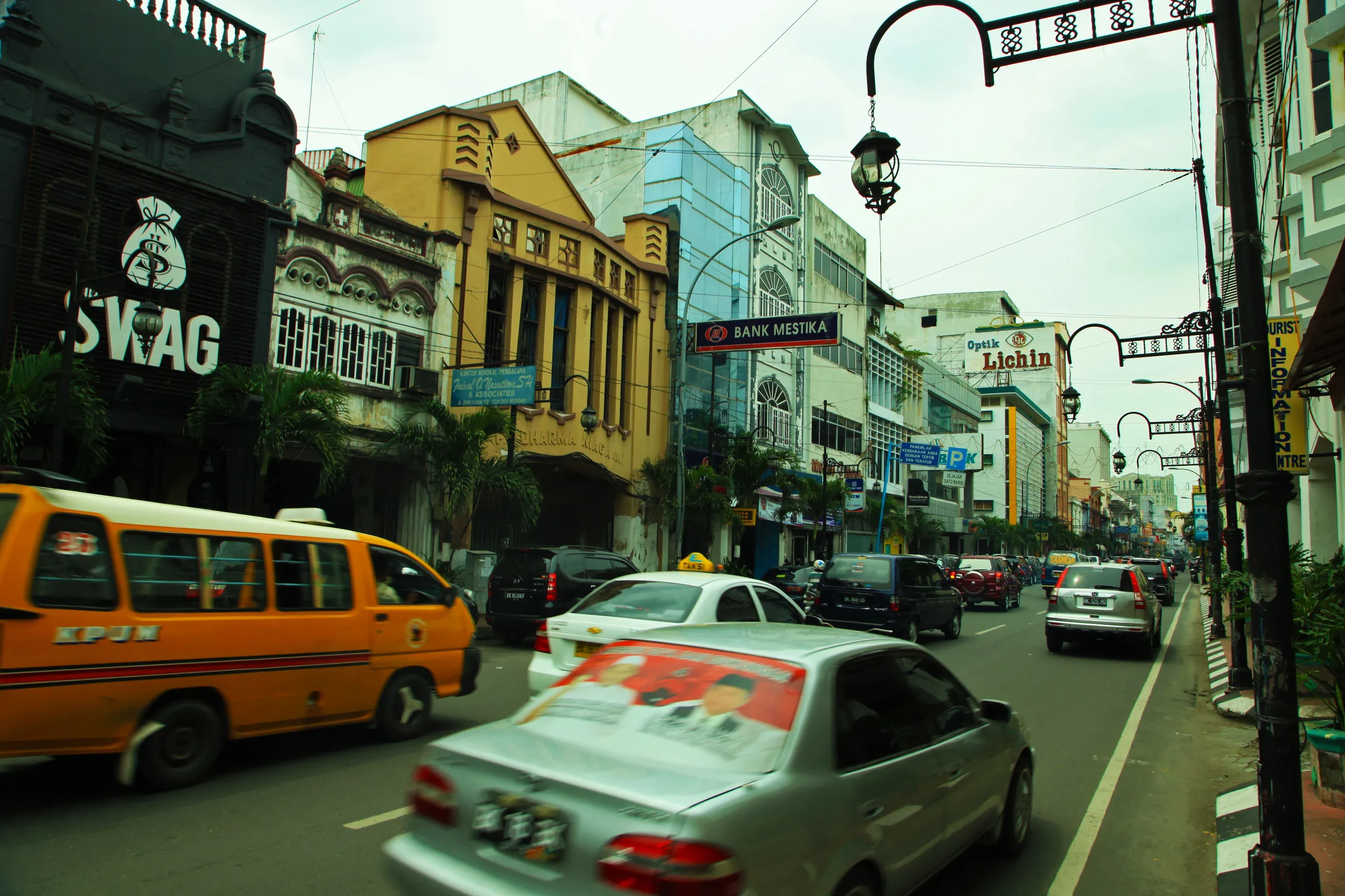 02 05 Jalan Kesawan dengan bangunan kolonial Medan