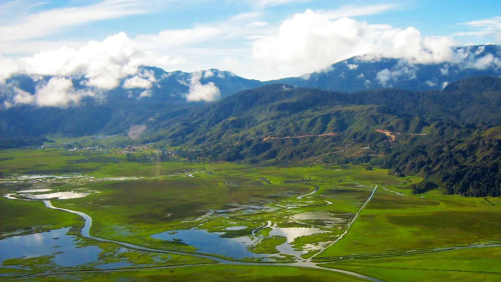 02 DANAU PANIAI PAPUA