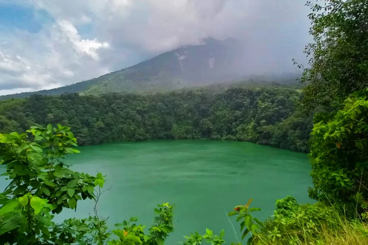 02 Danau Tolire Besar Ternate