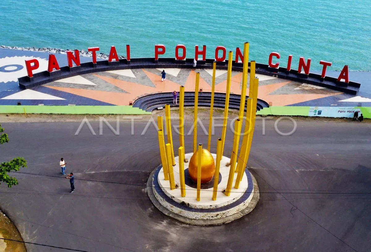 10 kawasan pantai pohon cinta pohuwato