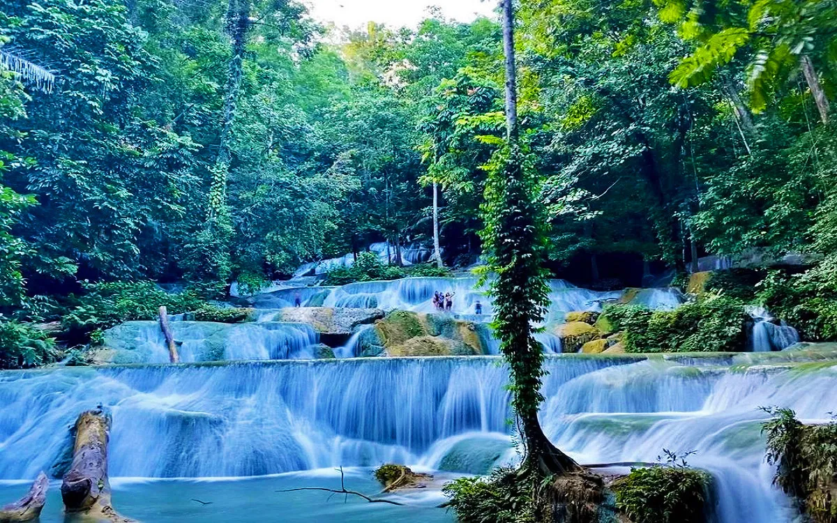 4 Air Terjun Moramo