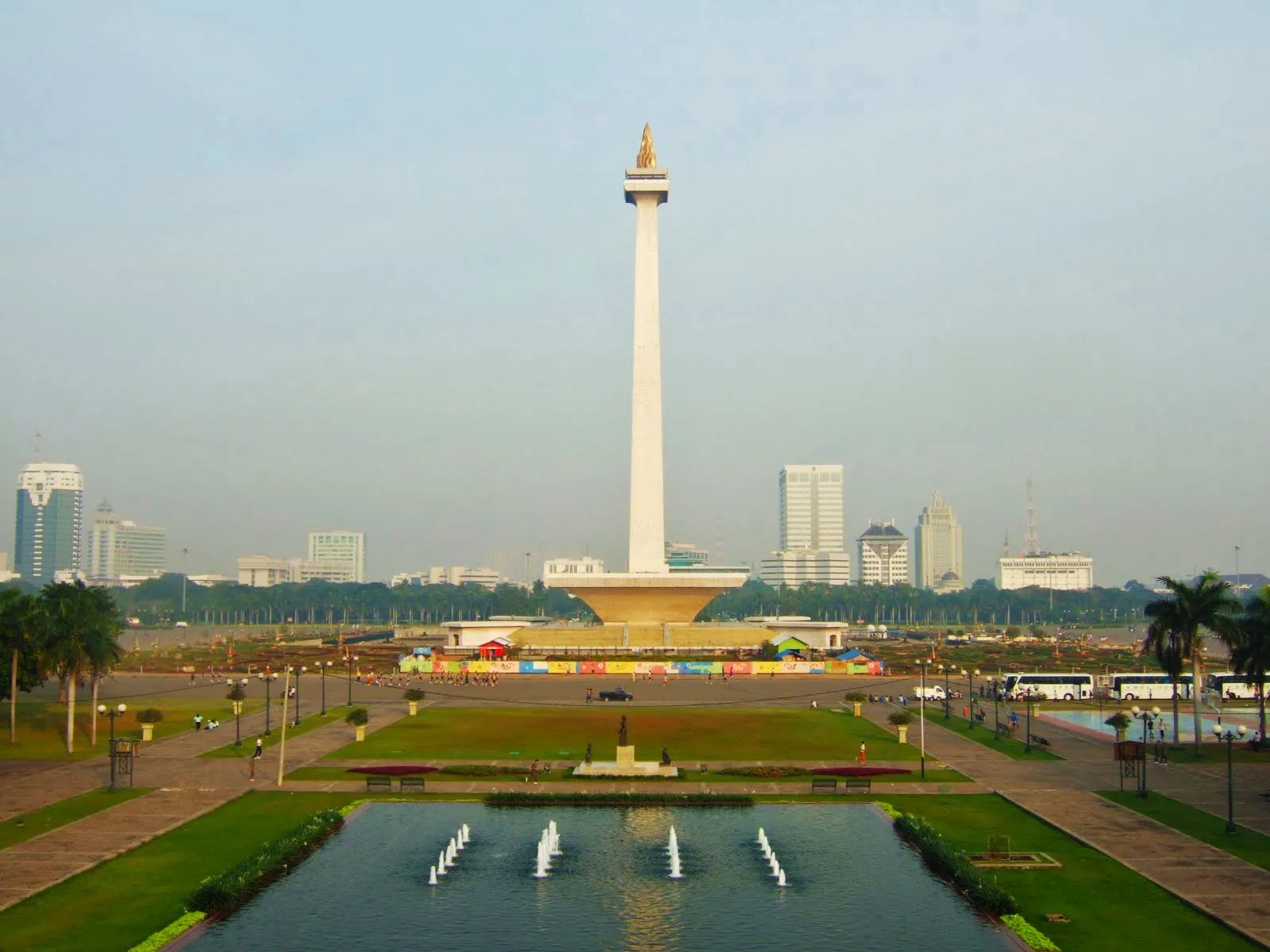 01 monumen nasional monas