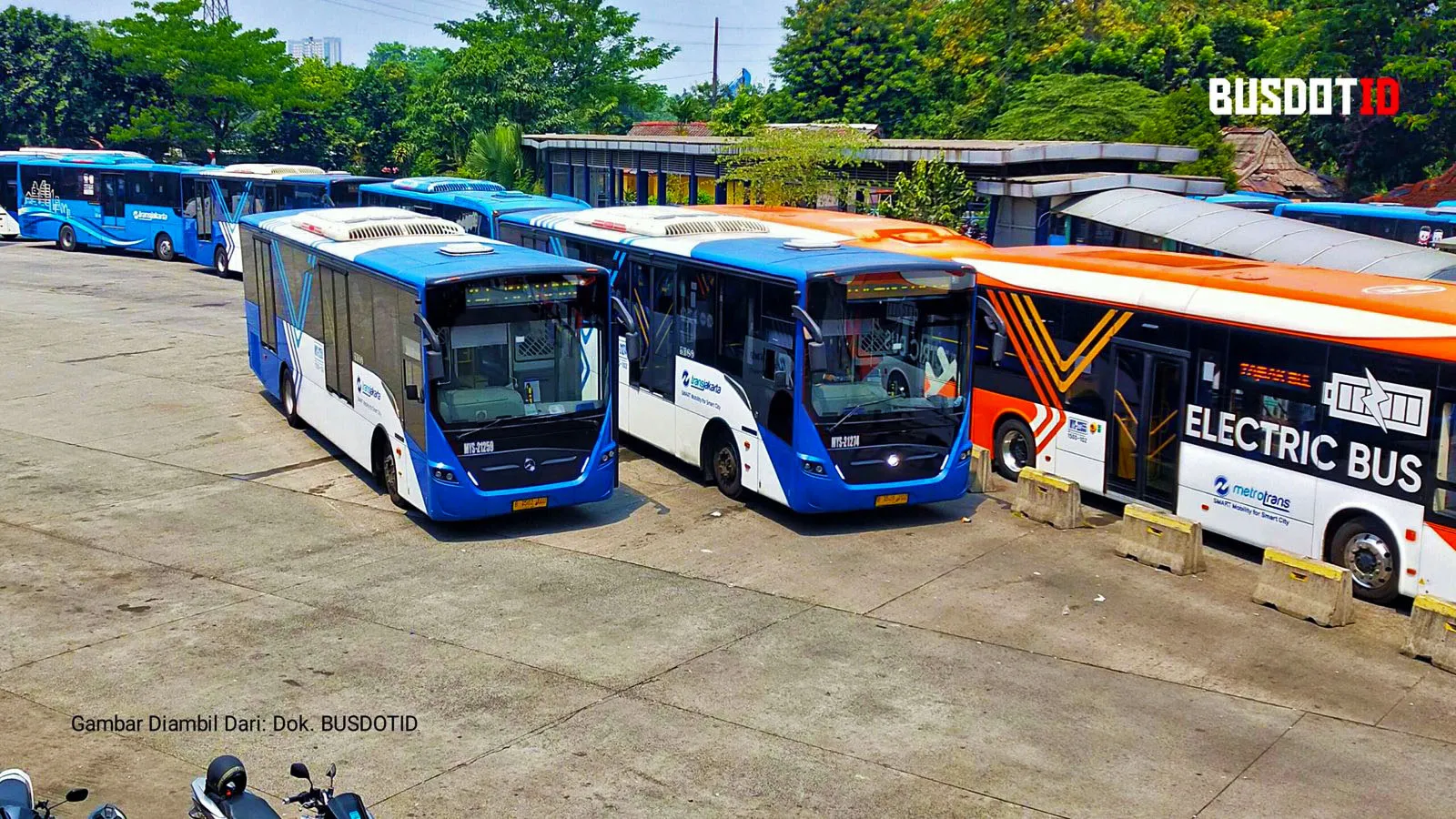 Deretan bus Transjakarta di Terminal Senen Jakarta