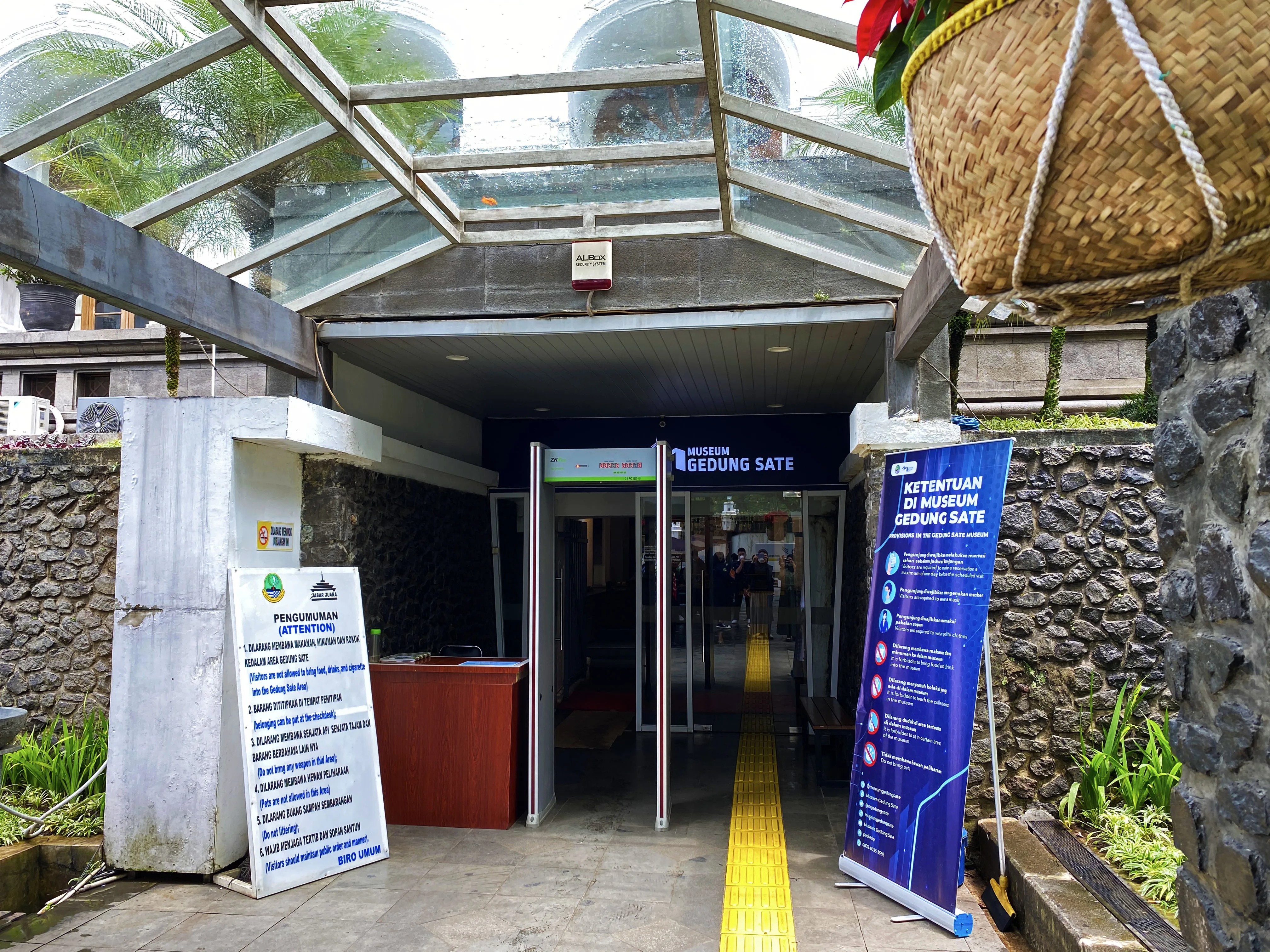 Pintu masuk Museum Gedung Sate di Bandung
