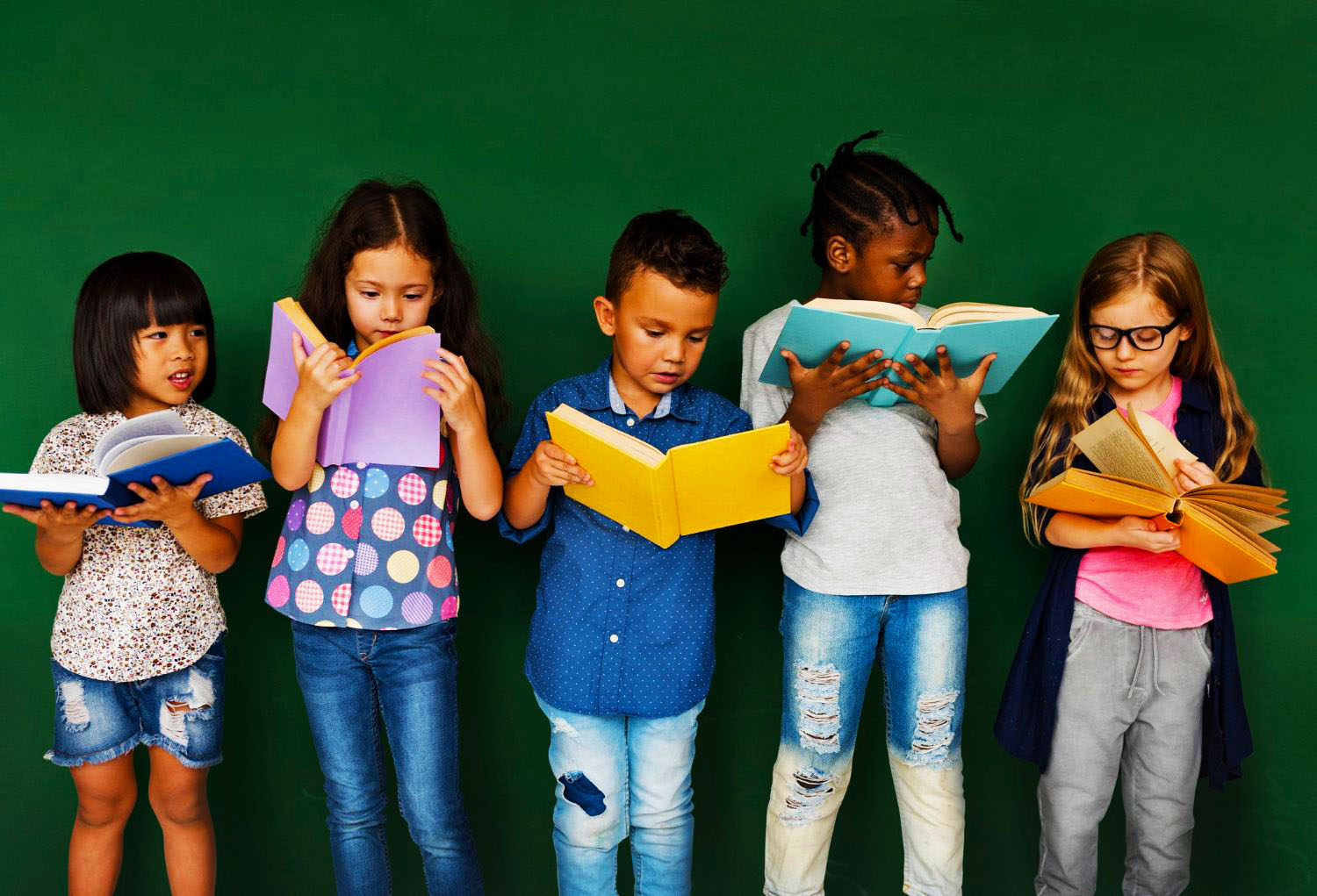 anak anak membaca buku