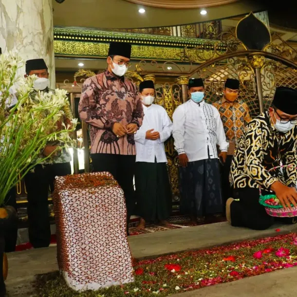 Ilustrasi Makam-Syaikhona-Kholil-Bangkalan Madura