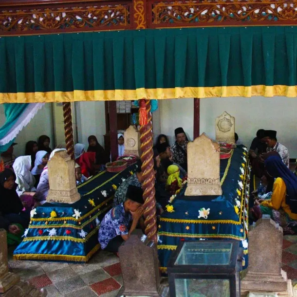 Ilustrasi Makam Ratu Kalinyamat, Jepara, Jawa Tengah