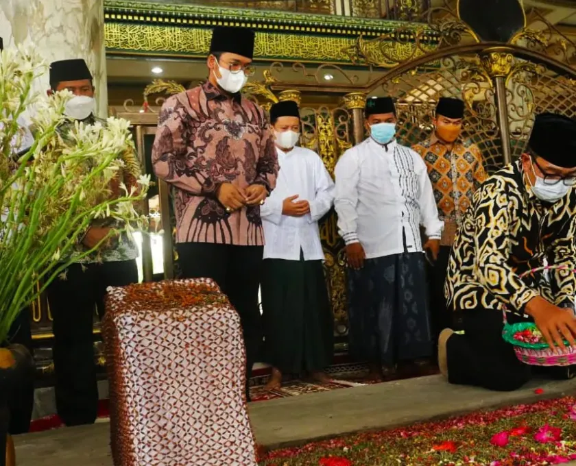 Ilustrasi Makam-Syaikhona-Kholil-Bangkalan Madura