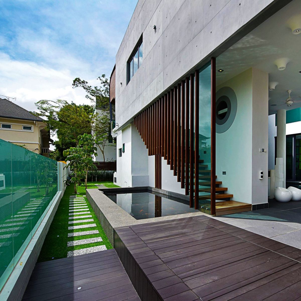 5 Inspirasi Desain Modern Teras Rumah Kekinian Yang Menggoda. Sumber: Interiordesign.id