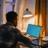 Ilustrasi Laki-laki yang menggunakan Laptop