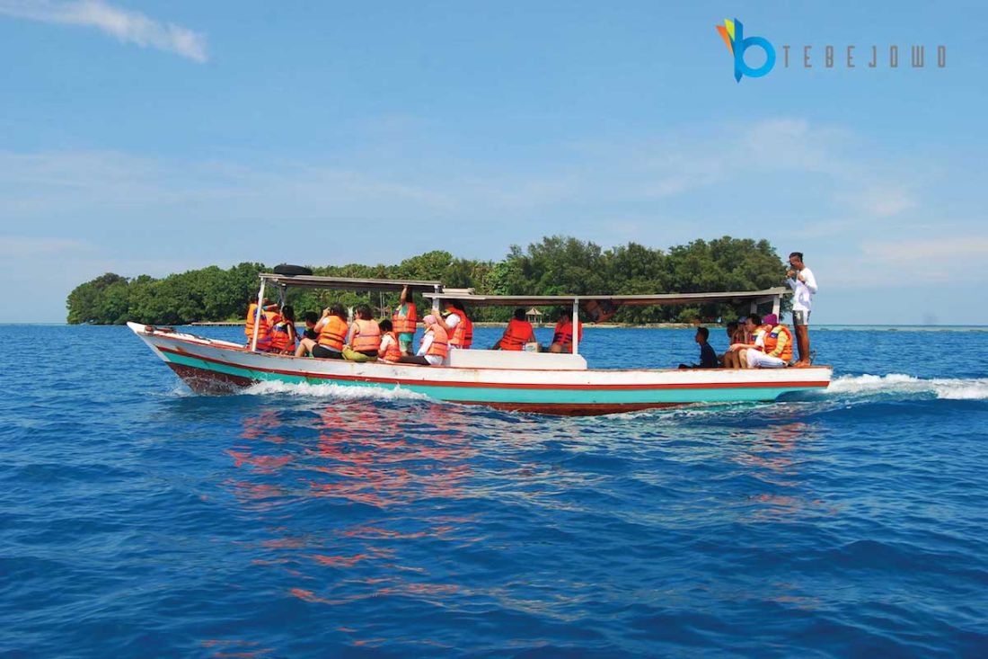 Ilustrasi Island Hopping Di Pulau Harapan