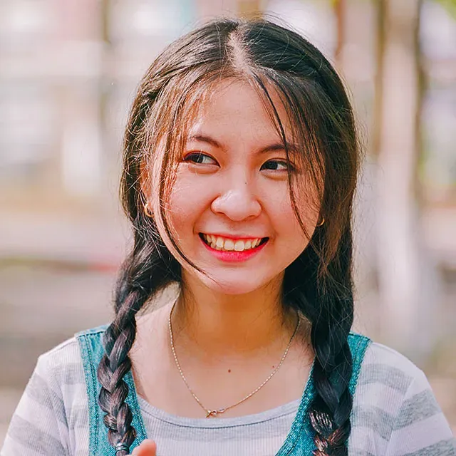 Ilustrasi Perempuan Tersenyum Lebar