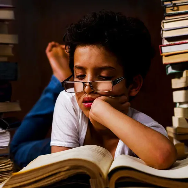 Ilustrasi Anak-anak Membaca Mendalam