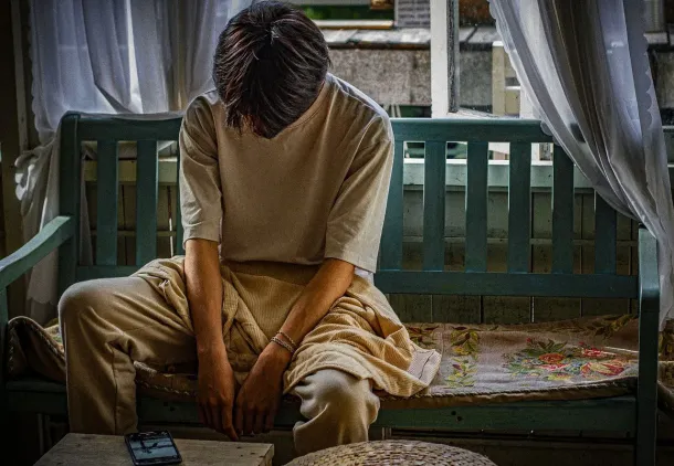 Ilustrasi Anak Laki-laki yang kesepian