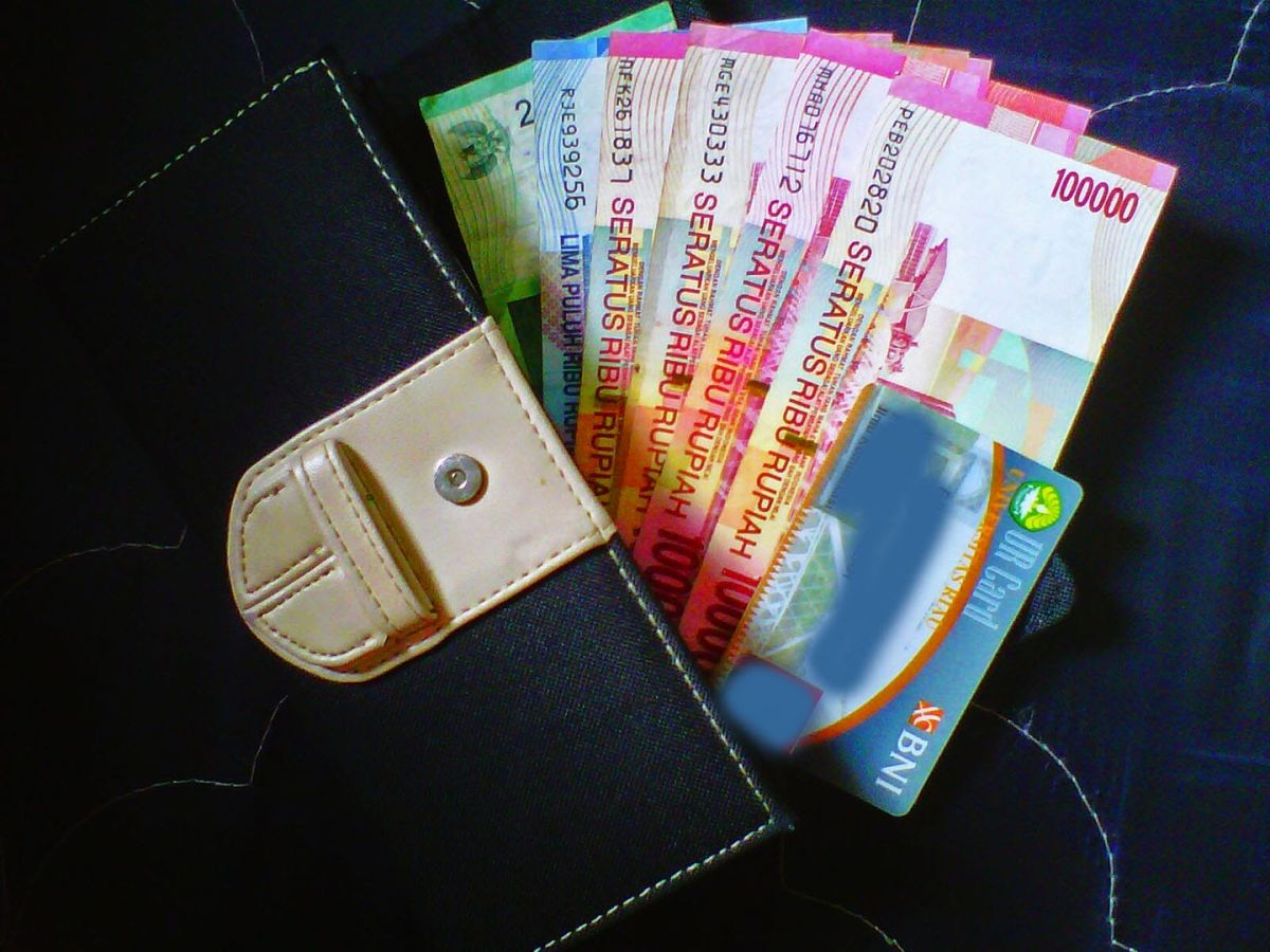 Ilustrasi Uang Rupiah Di Dompet