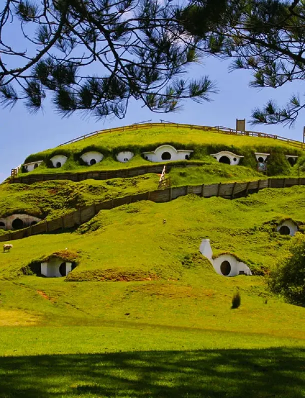 Pemandangan perbukitan Hobbiton lokasi syuting Lord of the Rings