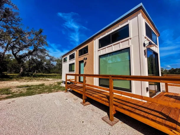 The Getaway: Tiny Home Modern 2 Kamar dengan Loteng Nyaman