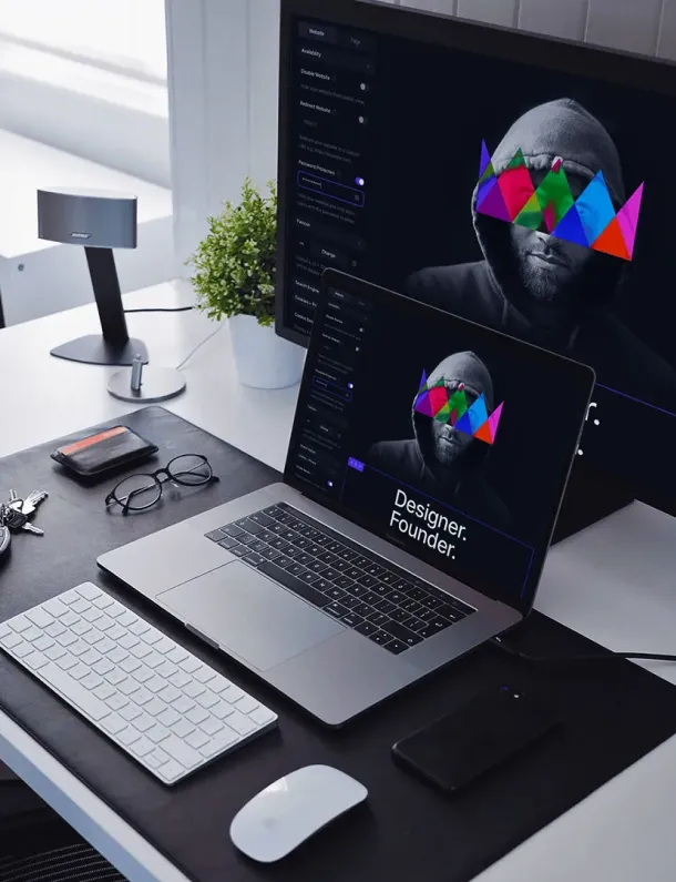 Ilustrasi Menggunakan Laptop