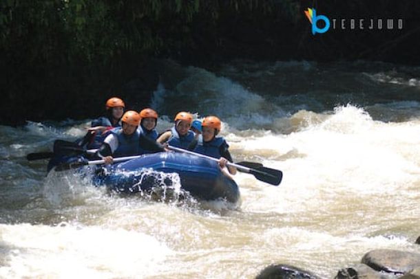 Ilustrasi Kegiatan Arung Jeram