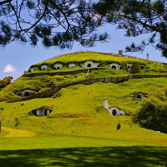 Pemandangan perbukitan Hobbiton lokasi syuting Lord of the Rings