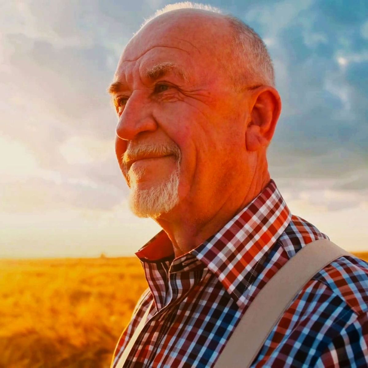 Ilustrasi Orangtua Yang Bahagia