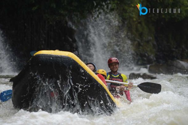 Ilustrasi Rafting Sungai Cianten