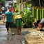Warga kerja bakti membersihkan selokan depan rumah