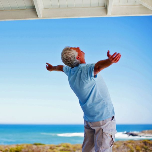 Ilustrasi Orangtua Yang Bahagia